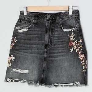 Abercrombie & Fitch Mini Skirt Size 26 Black Floral Embroidered Zip Up Distress